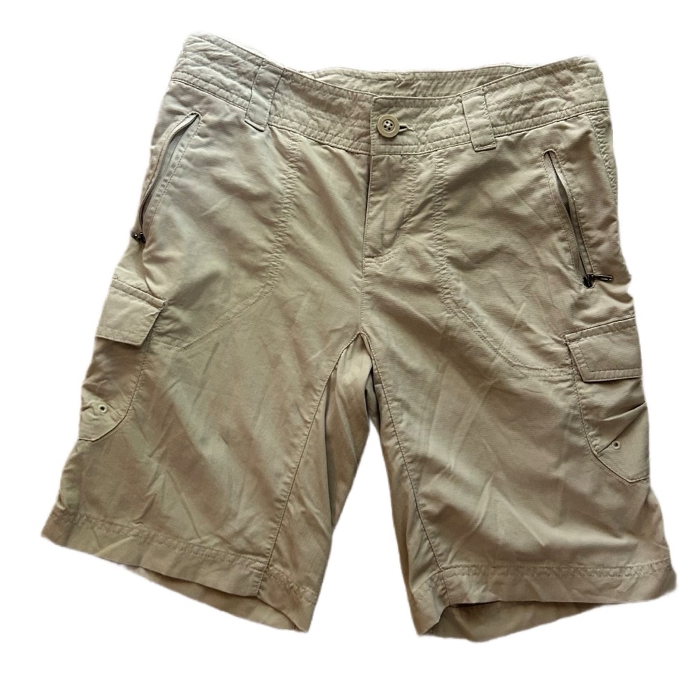 Columbia Tan Cargo Shorts with Utility Pockets and Relaxed Fit